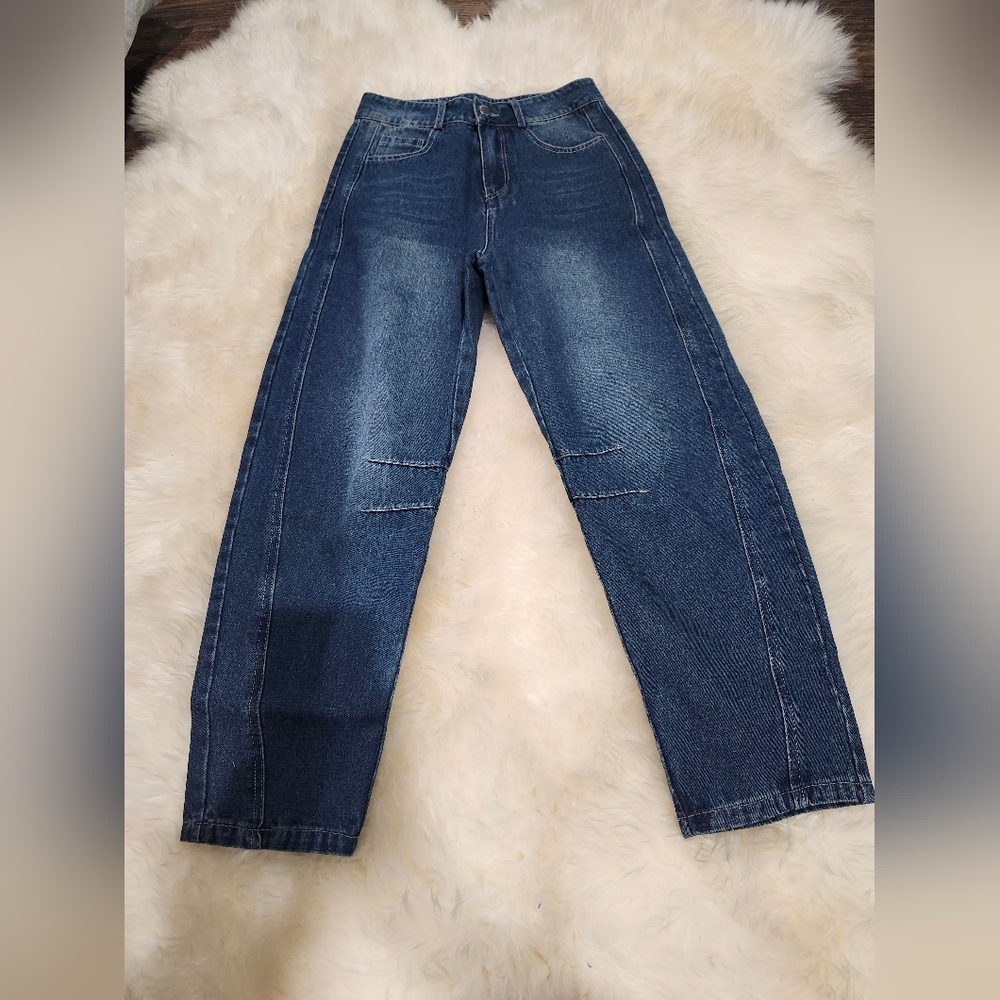 Classic Blue Straight Leg Jeans with Faded Effect Womens Size 25-26 Nwot